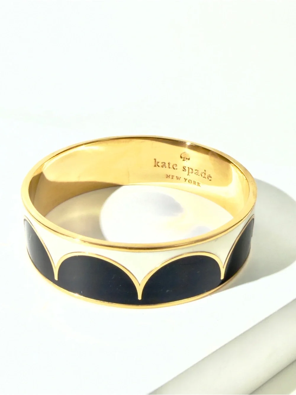 kate spade ♠️ Black White Scallop Enamel ahead of the curve bangle bracelet
